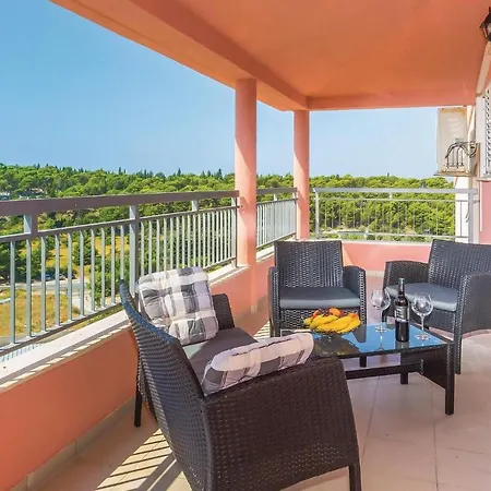 1 Bedroom Awesome In Apartment *