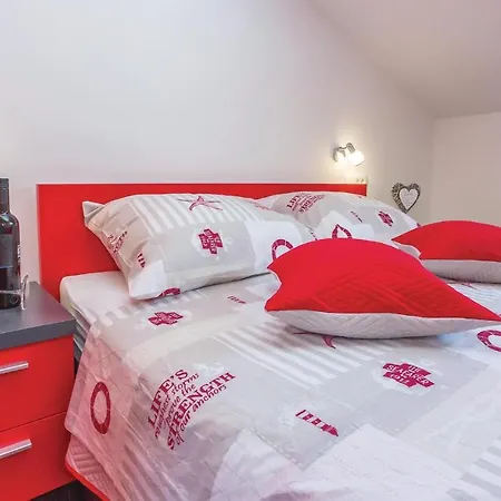 1 Bedroom Awesome In * Makarska