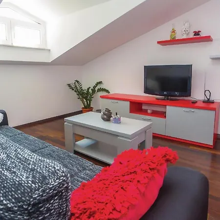 Apartment 1 Bedroom Gorgeous In