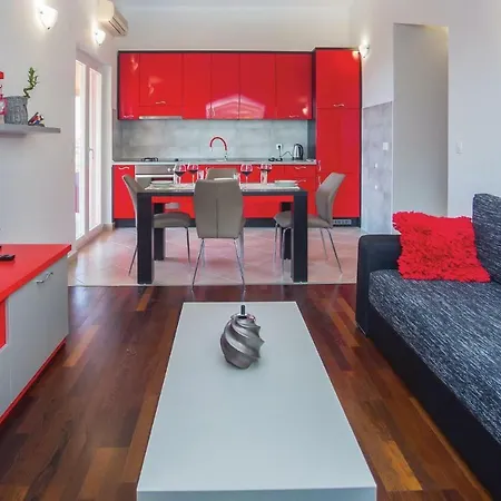 Apartment 1 Bedroom Awesome In Makarska